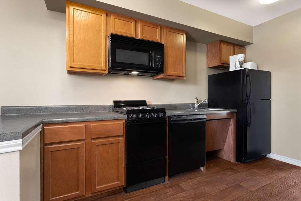 Eagle'S Den Three Rivers Texas A Travelodge By Wyndham Rum bild
